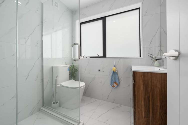 2b Wyon Way Flat Bush_12