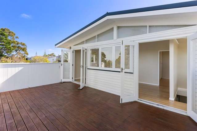 SEA & CITY VIEW'S IN DOUBLE WESTLAKE!