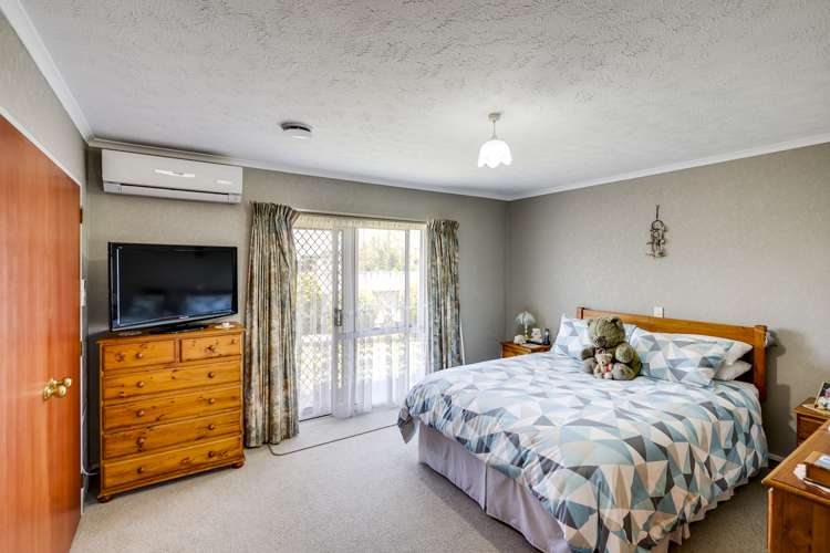 2/2 Spriggs Crescent Greenmeadows_5