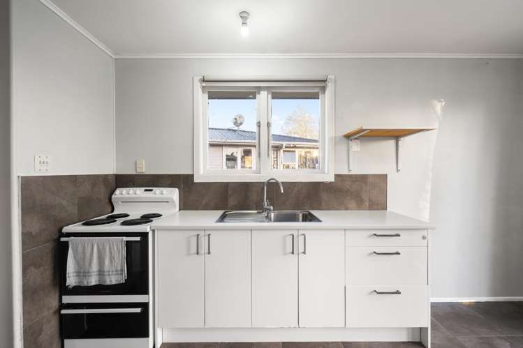 39 Clayton Avenue Otara_14