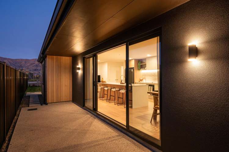182 Burdon Loop Lake Hawea_9