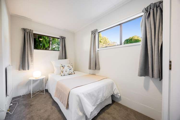 53 John Dee Crescent Red Beach_11