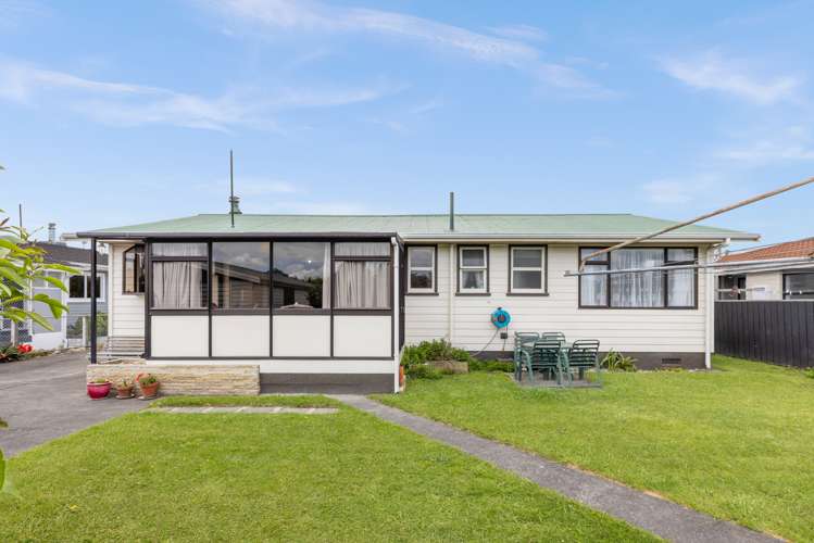 1402 Warwick Place Mayfair_14