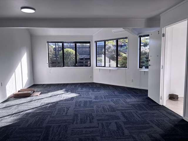 Affordable Howick Office with 1 park