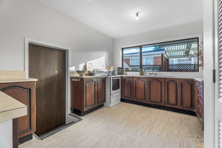 1/4 Bowling Avenue Epsom_12