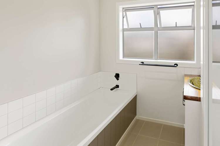 8 Elliott Crescent Owhata_10