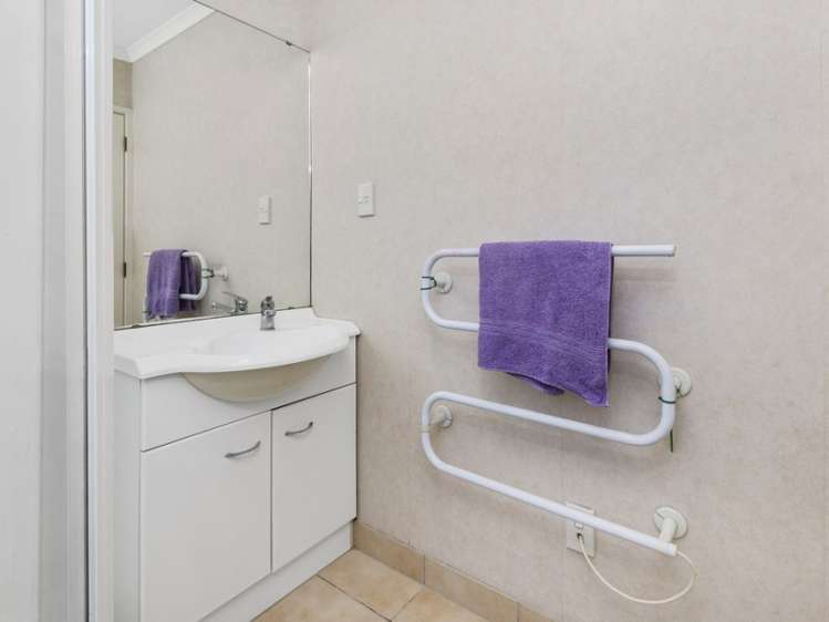 42 Robin Brooke Drive Flat Bush_7