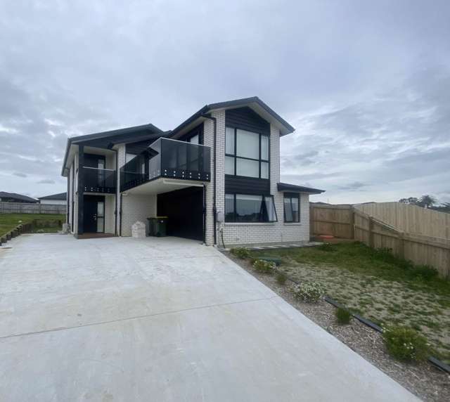 NEW Beachside Build – Spacious 5-Bedroom Home!