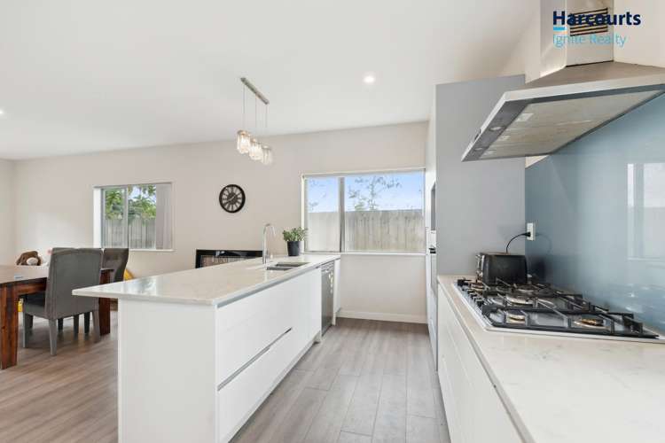 11 Regis Park Drive_5