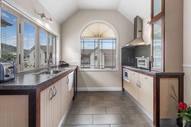 Leasehold/361 Western Hills Drive Avenues_16