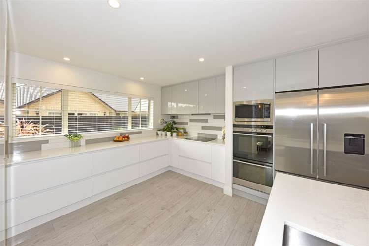 9 Strathmore Gardens Burwood_6