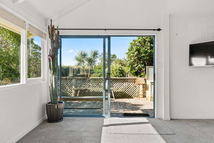 27 Guthrie Crescent Castlepoint_5