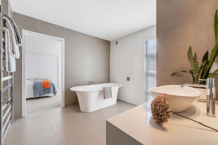 8 The Parade Bucklands Beach_16