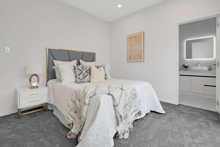 23 Tannaghmore Drive Flat Bush_35