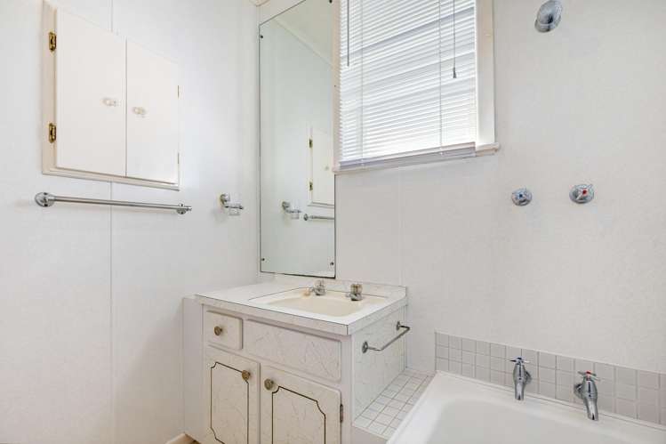 30 Sylvan Crescent Te Atatu South_21