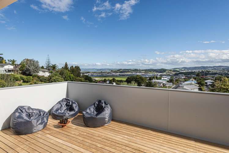 44 Memorial Drive Parahaki_14