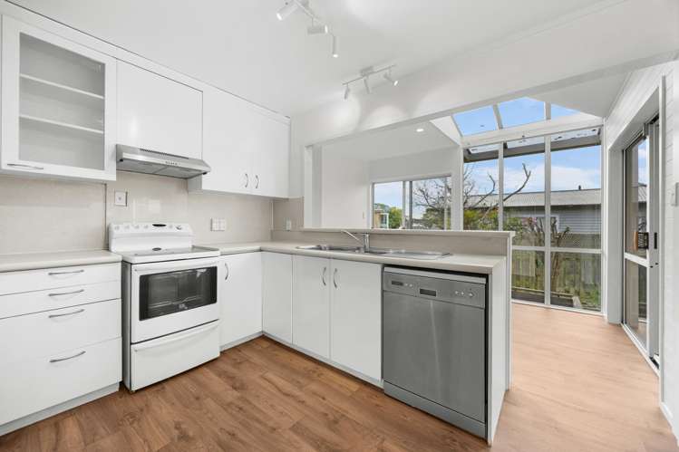 96 Reeves Road Pakuranga Heights_10