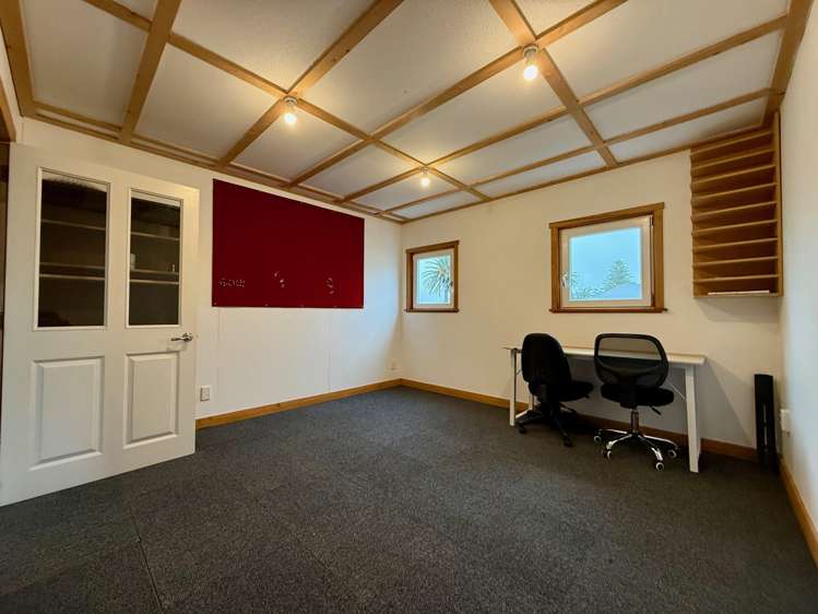 20 Bow Street Raglan_11