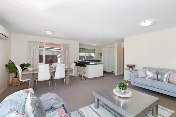 2/12 Barclay Place Burwood_4