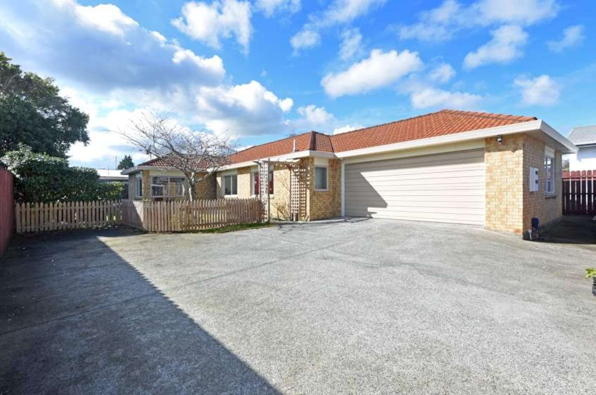 2/11 Russell Road Manurewa_0