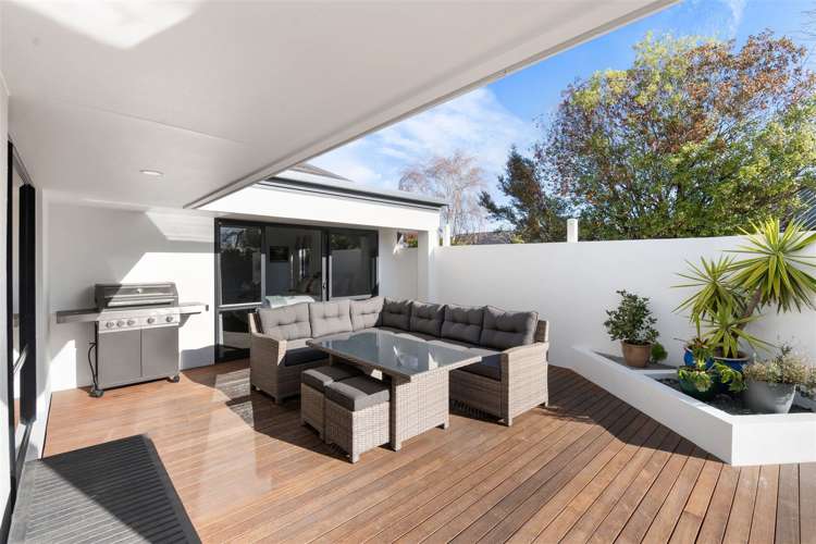 9 Travis Country Drive Burwood_13