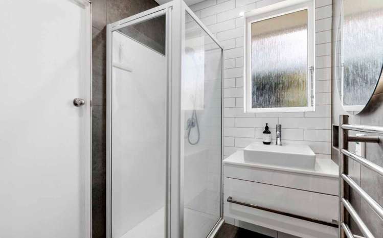 1/25 Fairclough Road Beach Haven_12