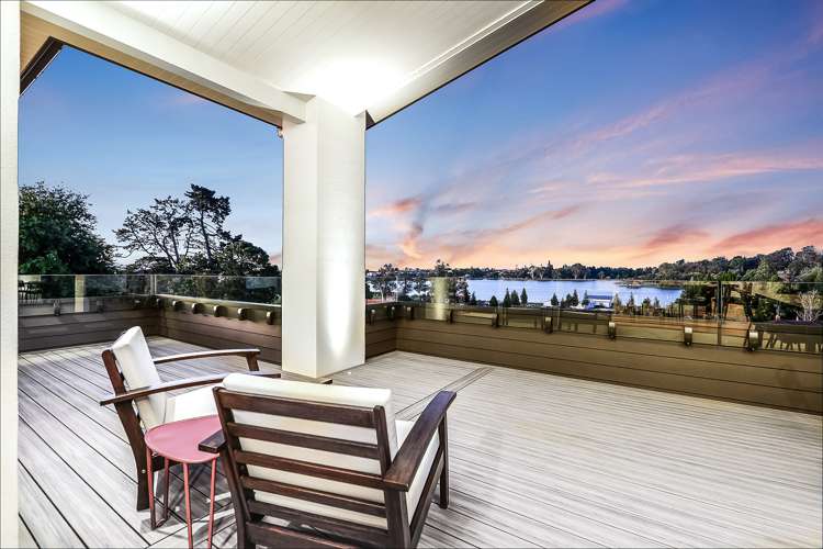 145 Lake Crescent Hamilton Lake_6