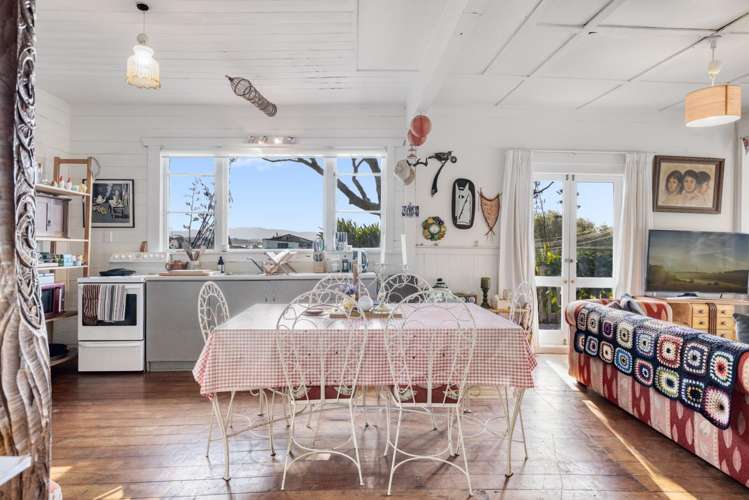 10 Church Road Maketu_14