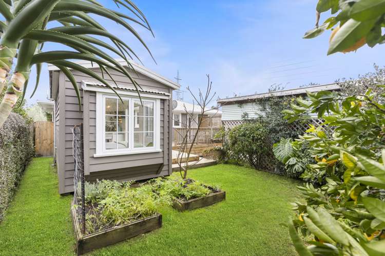 61 Glen Marine Parade Glendene_25