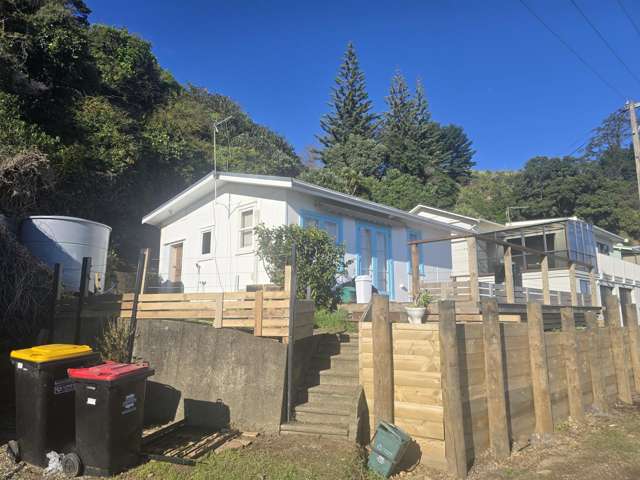 BACH OPPOSITE THE BEACH, TE MATA