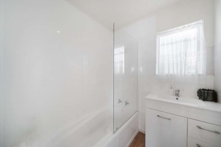 10 Leila Place Clover Park_14