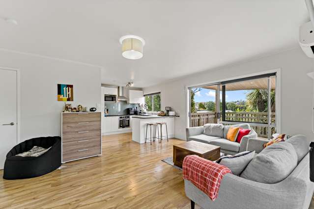 2/247 Wairau Road Totara Vale_2