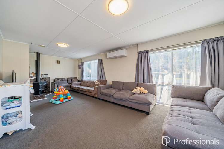 55 Kairanga Crescent Wainuiomata_11