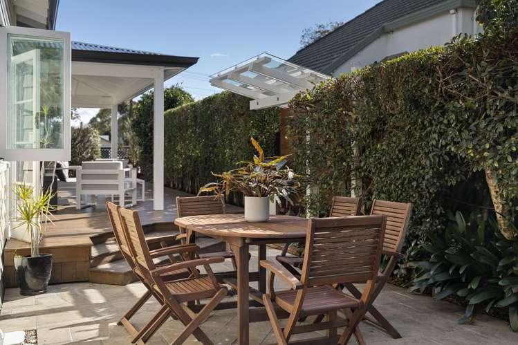 24 Queensway Three Kings_11