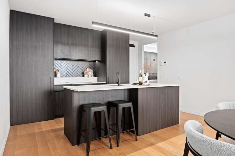 302/220 Tristram Street_1