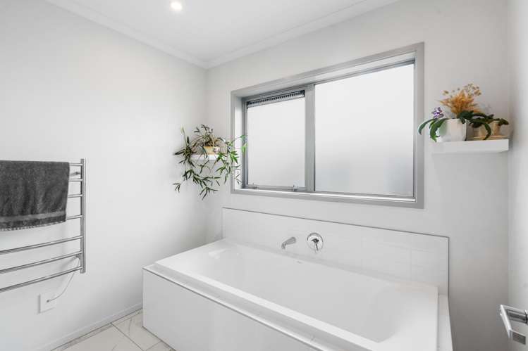 20 Sunline Avenue Lincoln_21