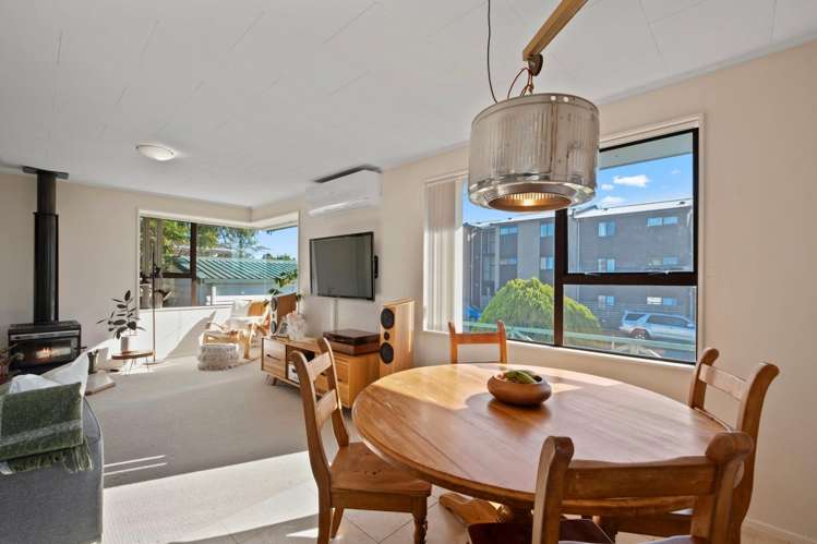 2/2 Yee Place Mount Wellington_12