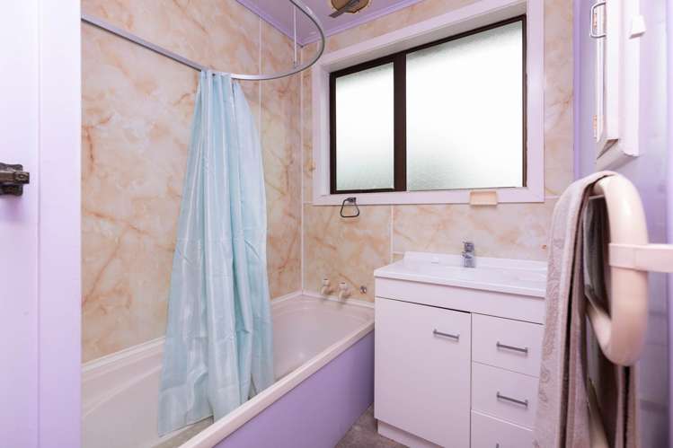 80 Main Road Harihari_17