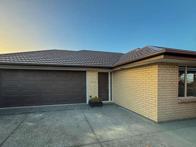 Newly Renovated Three Bedroom Home In Aidanfield!