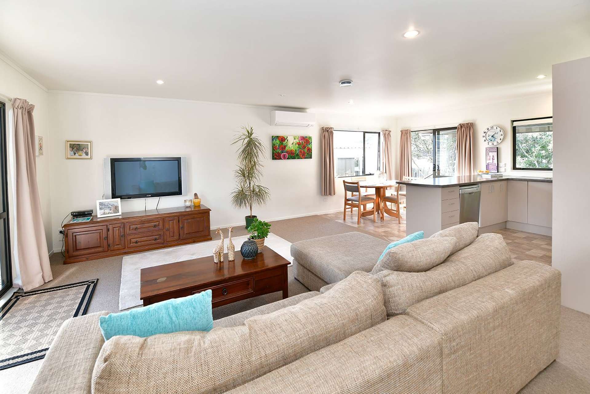 2/56 Awaroa Road Helensville_0