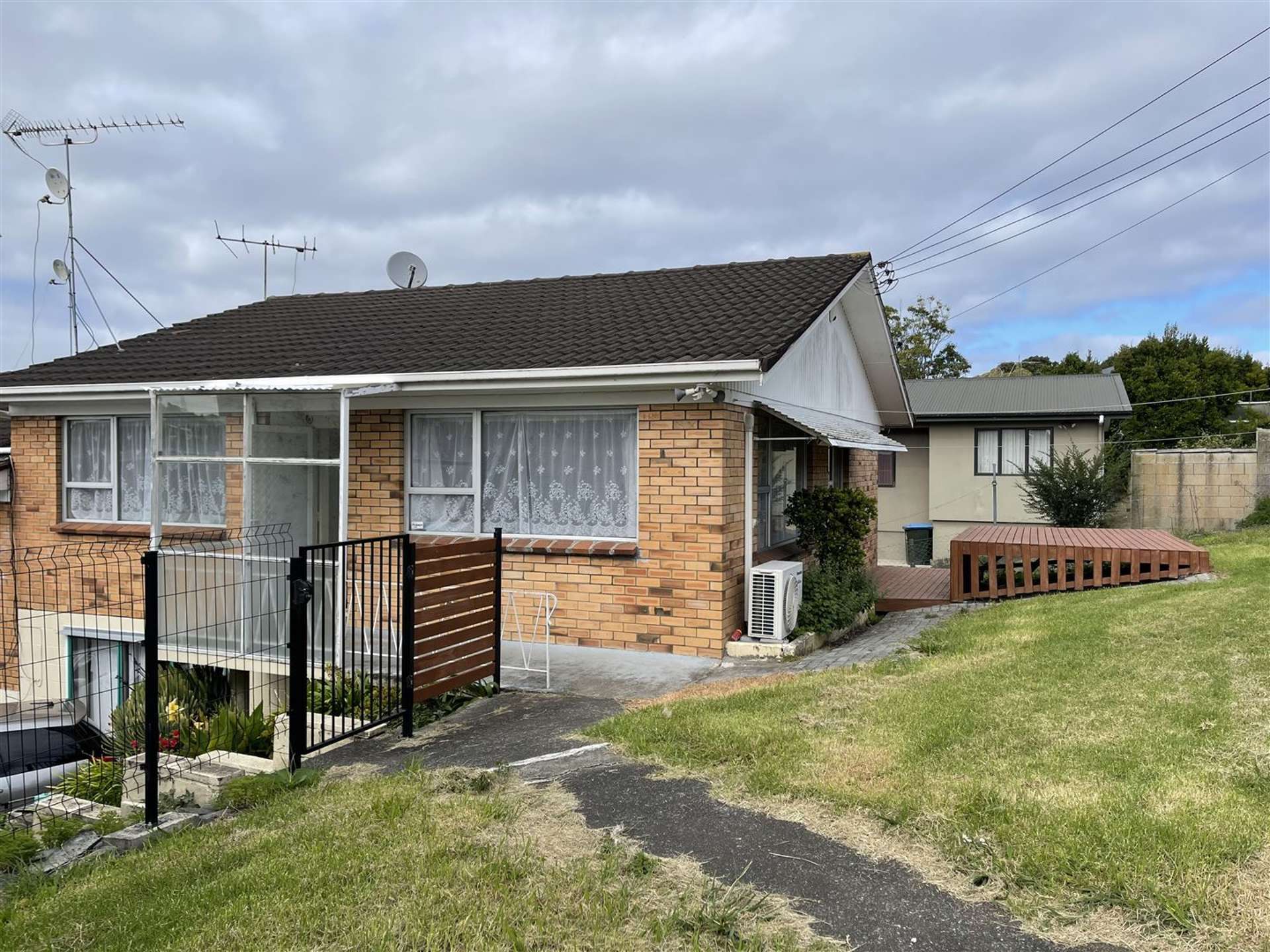 130 White Swan Road Mount Roskill_0