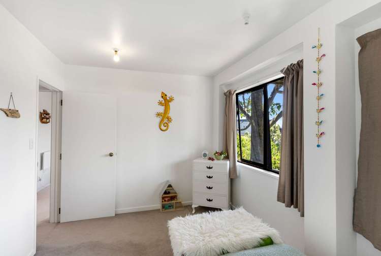 55 Ranui Crescent Diamond Harbour_17