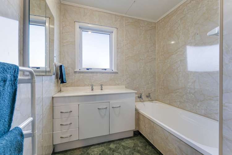 22 Tennyson Crescent Stoke_15