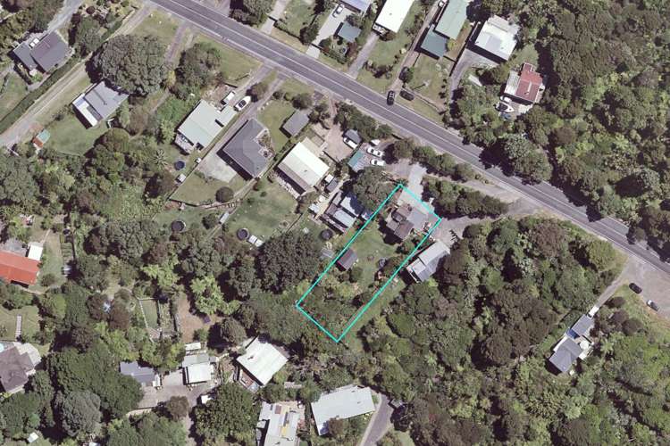 1111 Huia Road Huia_10