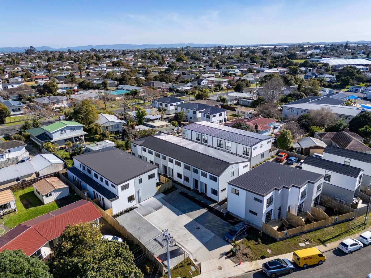 10-12 Clendon Place_0
