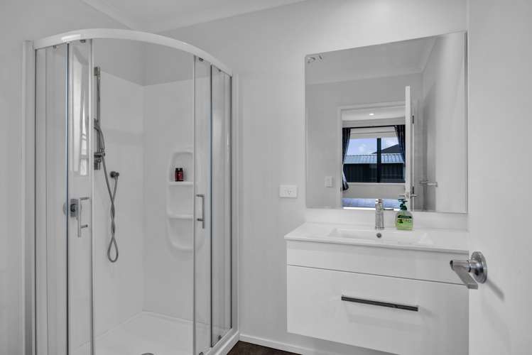 34 Honeyfield Drive Whalers Gate_29