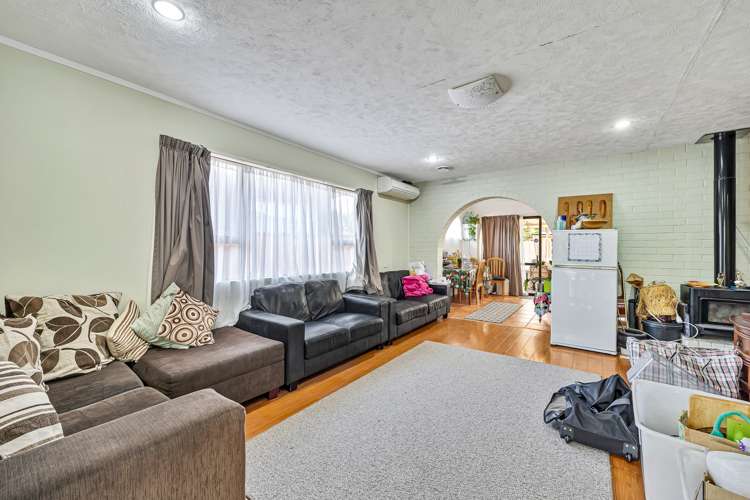 221 Edmonton Road Te Atatu South_4