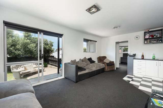 94 Oceanbeach Road 11229_1