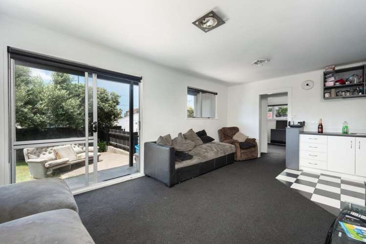 94 Oceanbeach Road 11229_1
