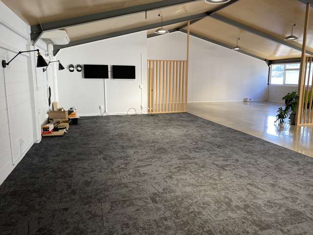 Unit 4, 60 Barrys Point Road Takapuna_2